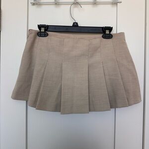 Low rise Pleated Mini Skort in Light Taupe